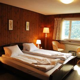 Rooms with Private bathrooms，位于萨斯的酒店