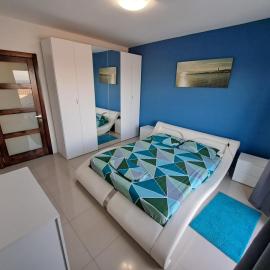 Sea view penthouse，位于泽布季的酒店
