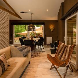 zen-Bungalow NO 4 met sauna en hottub，位于Rheezerveen的酒店