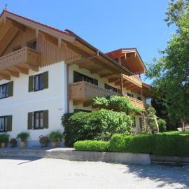 Landhaus Familie Doll Ferienwohnung Sunnawind，位于Bichl的酒店