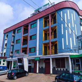 Double twins Hotel & Suites，位于雅温得的酒店
