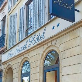 Au Nouvel Hôtel，位于土伦的酒店