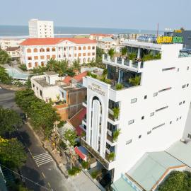 Santini Hotel,位于绥和市的酒店