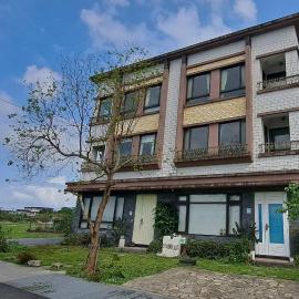 宜蘭凱西在家親子民宿 包棟 電動麻將 飛鏢機 夏日戲水池，位于冬山乡的酒店