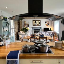Spacious 4 Bedroom Farmhouse，位于彭布罗克郡的酒店