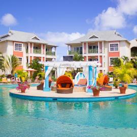 Bay Gardens Beach Resort and Spa，位于格罗斯岛的酒店