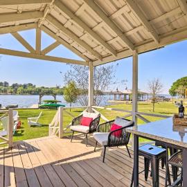 Lakeside Hideaway Cabin - Rest & Recharge，位于Willis的酒店