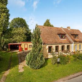 Gorgeous Home In Bandholm With Kitchen，位于班霍尔姆的酒店