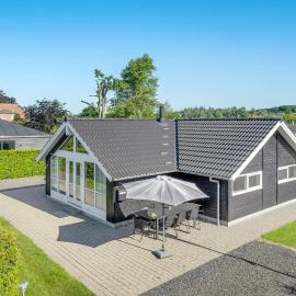 3 Bedroom Cozy Home In Børkop，位于宝可波的酒店