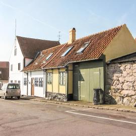 Awesome Home In Allinge With Kitchen，位于阿灵厄的酒店