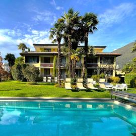 Villa Siesta, Park & Pool Living，位于洛索内的酒店