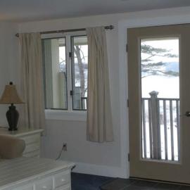 Spacious riverfront with balcony Sheepscot Harbour Vacation Cub Studio #211，位于Edgecomb的酒店