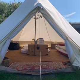 Home Farm Radnage 4 Glamping Bell Tent, with Log Burner and Fire Pit，位于Radnage的酒店