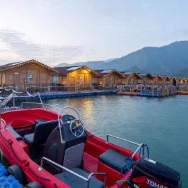 Le ROI Floating Huts & Eco Rooms Tehri，位于Tehri的酒店