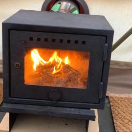 Home Farm Radnage 3 Glamping Bell Tent, with Log Burner and Fire Pit，位于Radnage的酒店