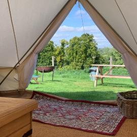 Home Farm Radnage 2 Glamping Bell Tent, with Log Burner and Fire Pit，位于Radnage的酒店