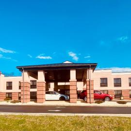 Quality Inn & Suites Kearneysville - Martinsburg，位于Kearneysville的酒店