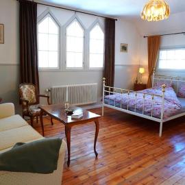 Old Church Apartment Hällefors - Betel hem，位于海勒福什的酒店