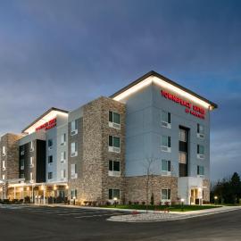 TownePlace Suites by Marriott Oconomowoc，位于奥康诺摩沃的酒店