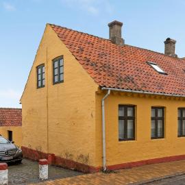 Stunning Home In Allinge With Kitchen，位于阿灵厄的酒店