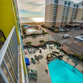 Days Inn by Wyndham Virginia Beach At The Beach，位于弗吉尼亚海滩的酒店