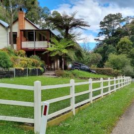 Whitlow Manor 3BR and optional 1BR studio，位于沃尔哈拉的酒店