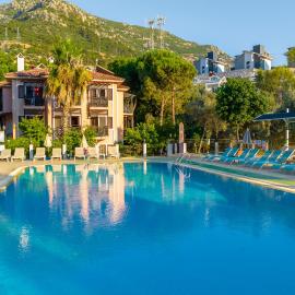 Club Pink Palace Hotel,位于厄吕代尼兹的酒店
