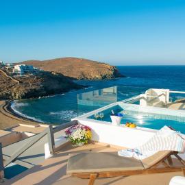 Myrsini's Luxury Suites Merchia，位于Merchia Beach的酒店