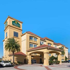 La Quinta by Wyndham Houston IAH Bush Intl Airport E，位于亨博尔的酒店