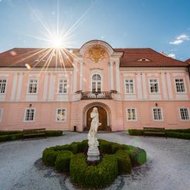 Zamek Hradek u Susice，位于赫拉德克的酒店