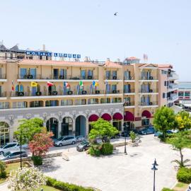 Hotel Lefkas，位于雷夫卡达镇的酒店