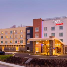 Fairfield Inn & Suites by Marriott Pittsburgh Airport/Robinson Township，位于罗宾逊镇的酒店