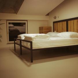 GARAGE HOSTEL，位于新戈里察的酒店