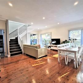 Sydney Meets Miranda, Comfy 4 Bedrooms Corner House，位于米兰达的酒店