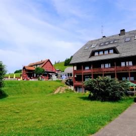 B und B Titisee Hotel Sonnenmatte nahe Badeparadies,位于Titisee的酒店