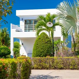Le Corbusier Style Villa In Green Neighbourhood with Pool，位于梅尔皮姆的酒店