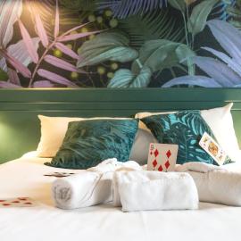 Hôtel Grand Confort Le Moulin Rouge，位于特拉松的酒店