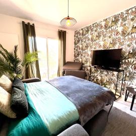 LE PRADO - Spacieux studio tout confort sur les hauteurs de Grasse，位于格拉斯的酒店