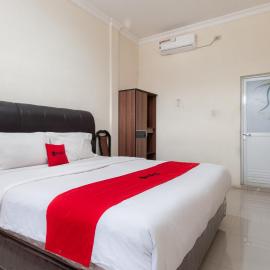 RedDoorz at Samuel Homestay Pematangsiantar,位于先达的酒店