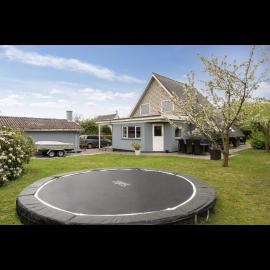 Big villa in stege near møns klint with trampolin，位于斯泰厄的酒店