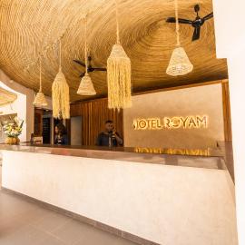 Hotel Royam，位于萨利波图尔的酒店