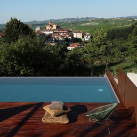 Villa Carla Suites in Barolo，位于巴罗洛的酒店