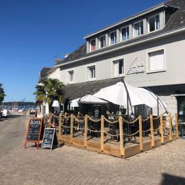 Hôtel Restaurant La Voile - Le Dock'er，位于洛克马里亚凯尔的酒店