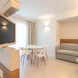 Hotel Mistral，位于泰尔莫利的酒店