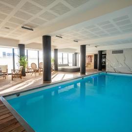 Le Barracuda & Spa, pieds dans l'eau, vue mer, espace bien-être offert，位于布雷斯特的酒店