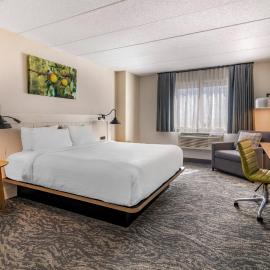 Fairfield Inn & Suites by Marriott Providence Airport Warwick，位于沃里克的酒店