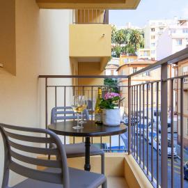 Villa Serafina Apartements，位于尼斯的酒店