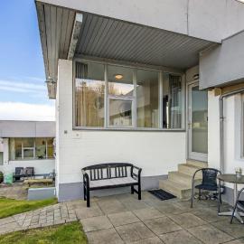 Stunning Apartment In Allinge With House Sea View，位于阿灵厄的酒店