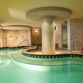 Banff Caribou Lodge and Spa，位于班夫的酒店