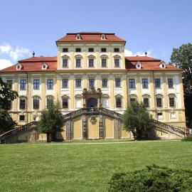Zamek Cerveny Hradek，位于Jirkov的酒店